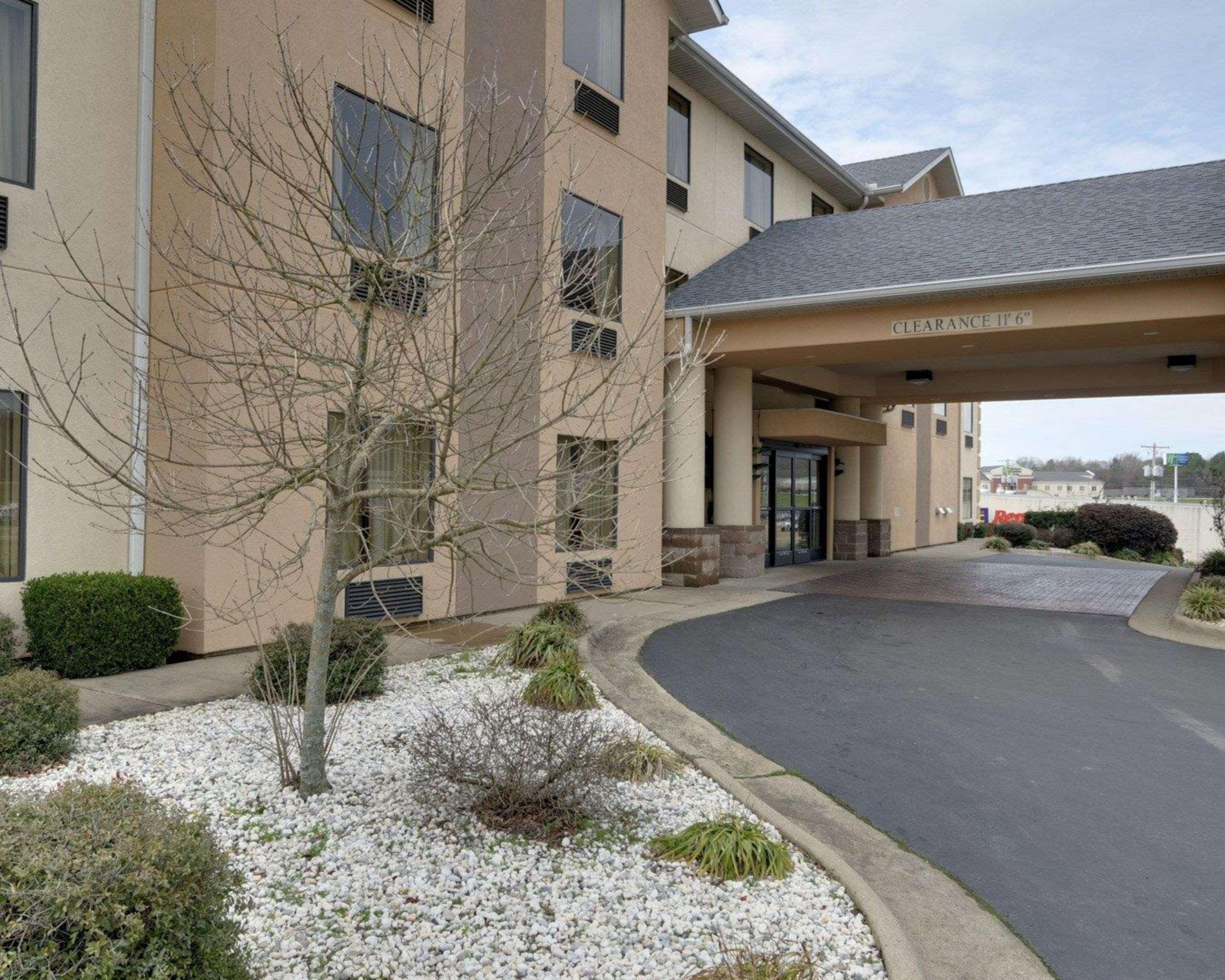Quality Inn & Suites Malvern Экстерьер фото
